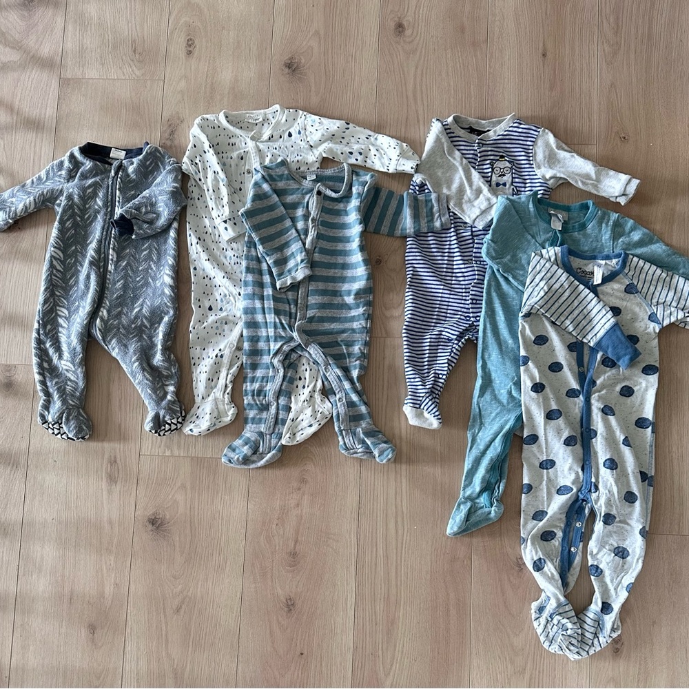 Pajamas bundle various size (0 to 3 months)